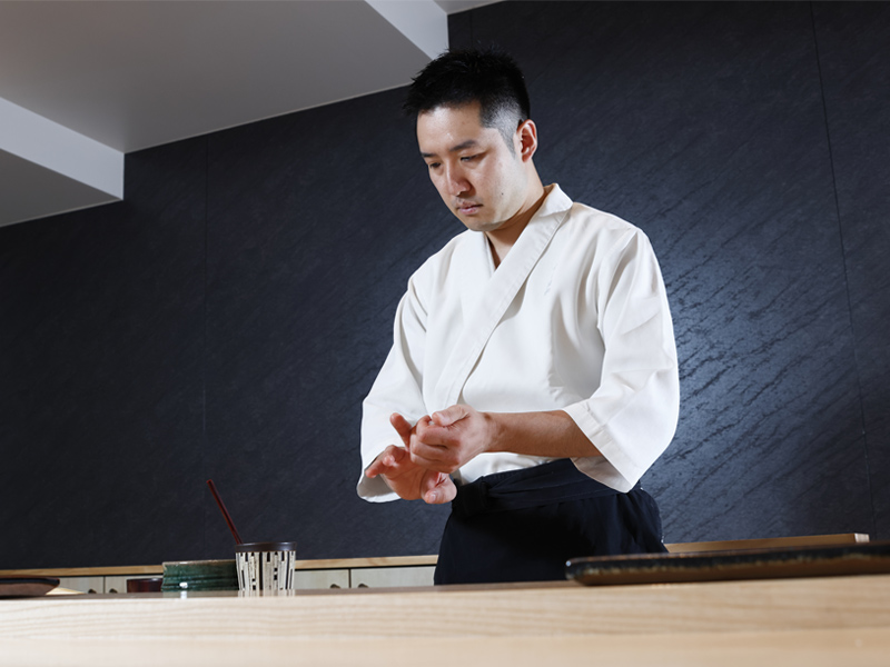 東レ子会社・IT企業を経て「すし職人」　間借りから年収1500万円へ