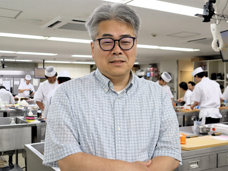 弁護士やIT企業社員も集まる「すし学校」　卒業後数年で年収1000万円超も