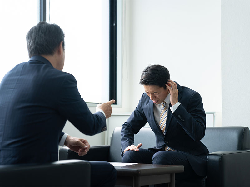 精神的なプレッシャーが肩こりを誘発　その場でできる対処法とは