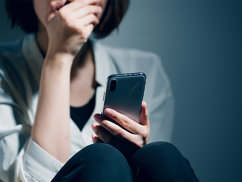 親におびえて育った人が、上司やパートナーに緊張する理由