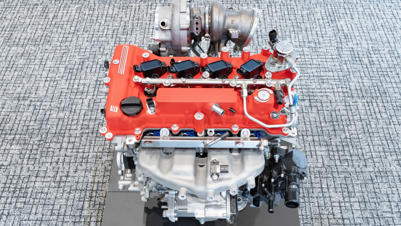 トヨタにエンジン回帰の追い風、直4・V8刷新 全方位戦略は盤石か